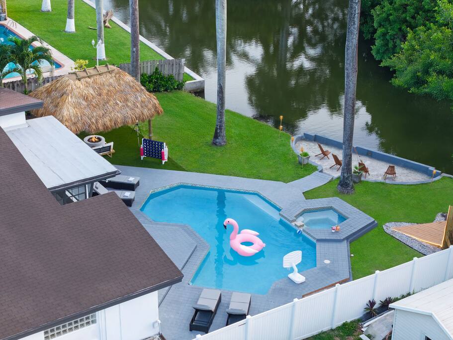 waterfront-house-arcades-tiki-and-firepit-golf/