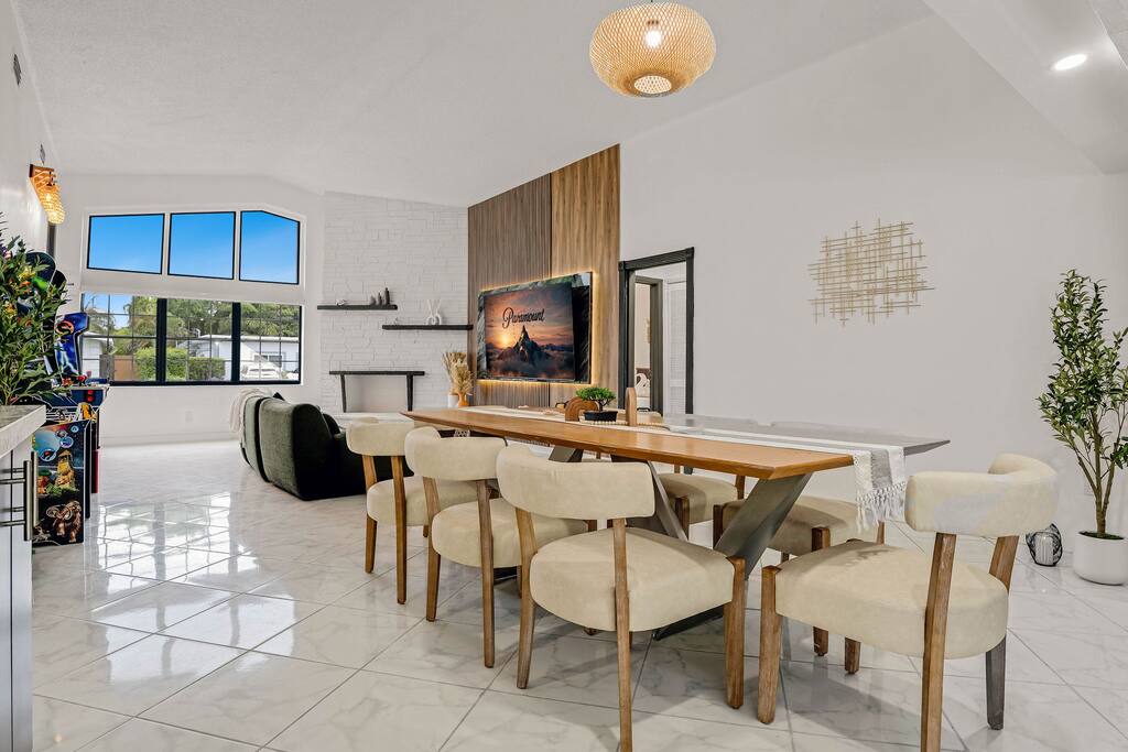 waterfront-house-arcades-tiki-and-firepit-golf/