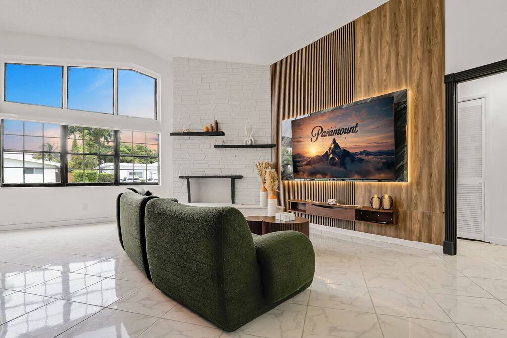 waterfront-house-arcades-tiki-and-firepit-golf/