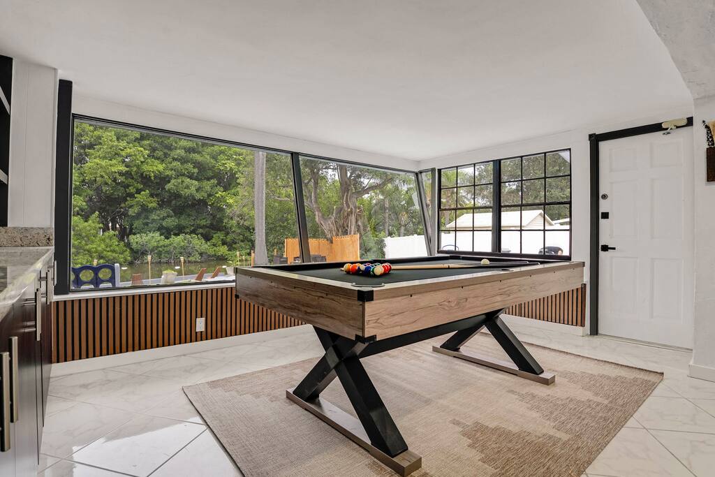 waterfront-house-arcades-tiki-and-firepit-golf/