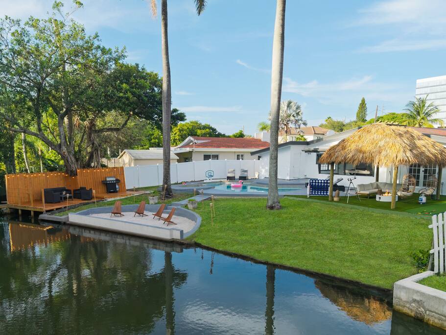 waterfront-house-arcades-tiki-and-firepit-golf/