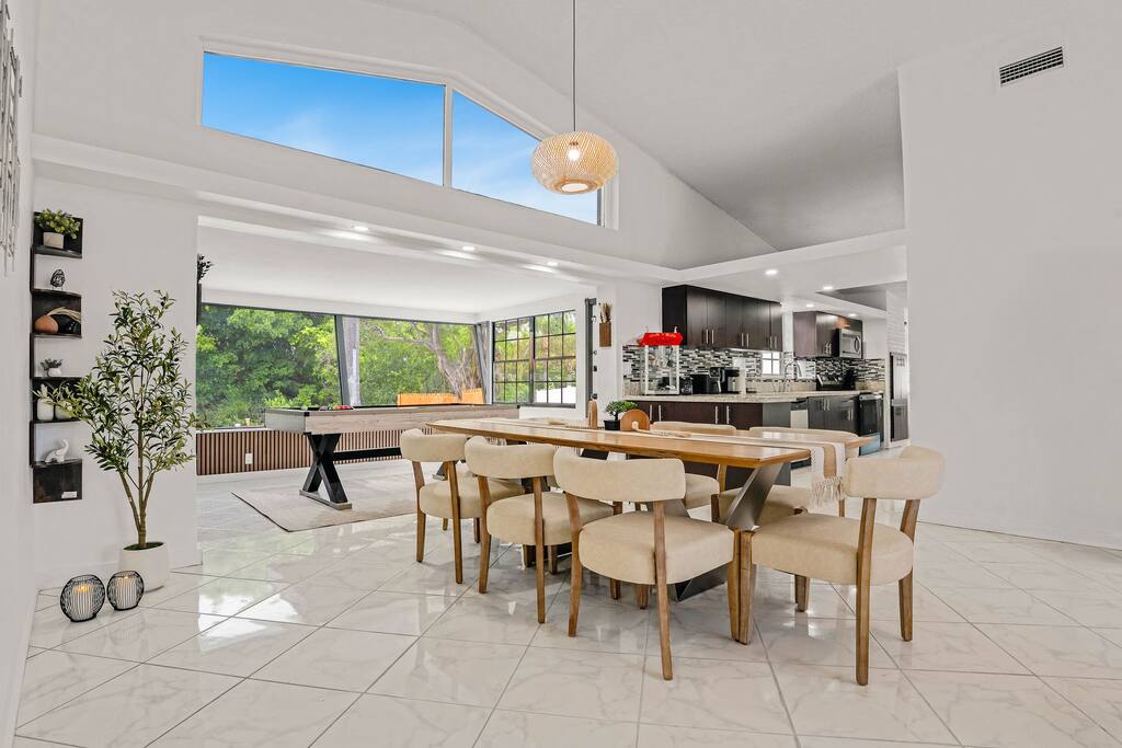 waterfront-house-arcades-tiki-and-firepit-golf/