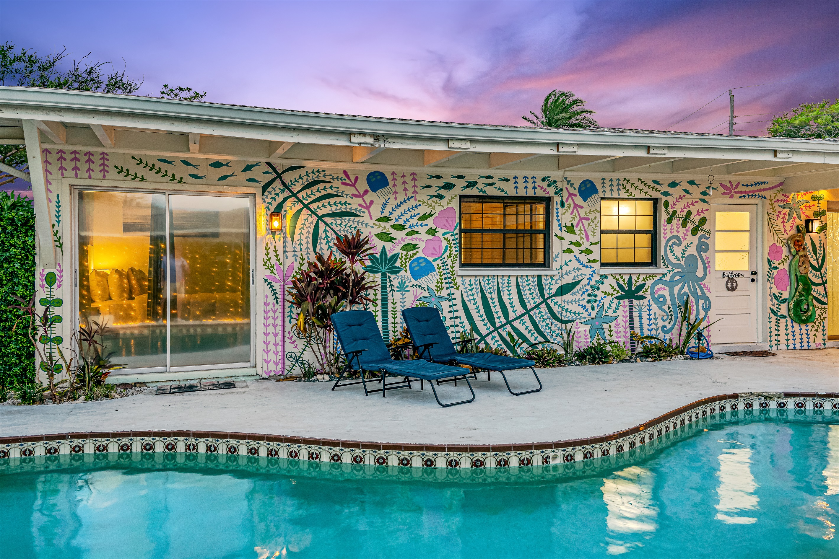 Daytona Poolside Oasis w/ Guest Cottage 2 Blocks from Beach