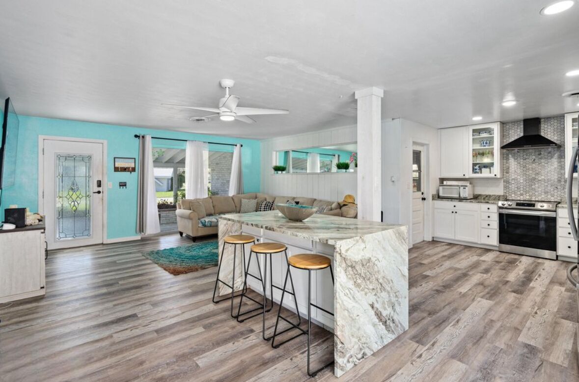 Daytona Poolside Oasis w/ Guest Cottage 2 Blocks from Beach