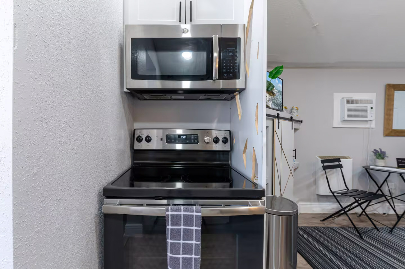 private-deck-*-pet-friendly-*-spacious-courtyard/