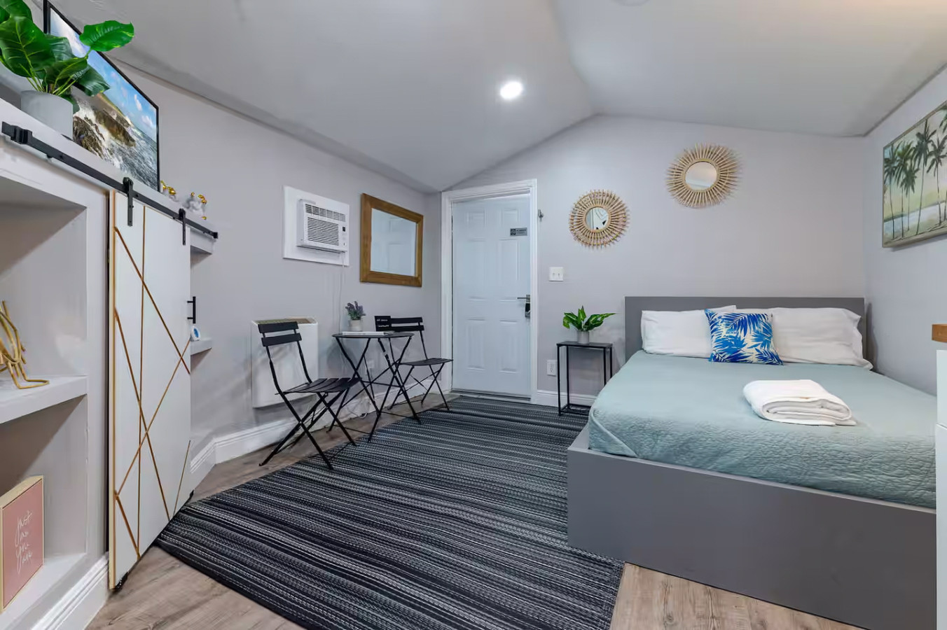 private-deck-*-pet-friendly-*-spacious-courtyard/