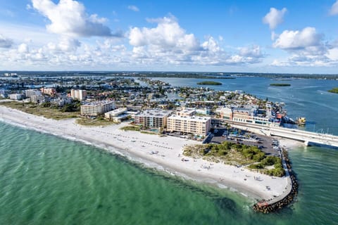St. Petersburg, Florida – a vibrant city bursting with sunshine, culture, and endless possibilities! Nestled on the Gulf Coast, St. Pete is a haven for art lovers, outdoor enthusiasts, and those seeking a laid-back coastal escape