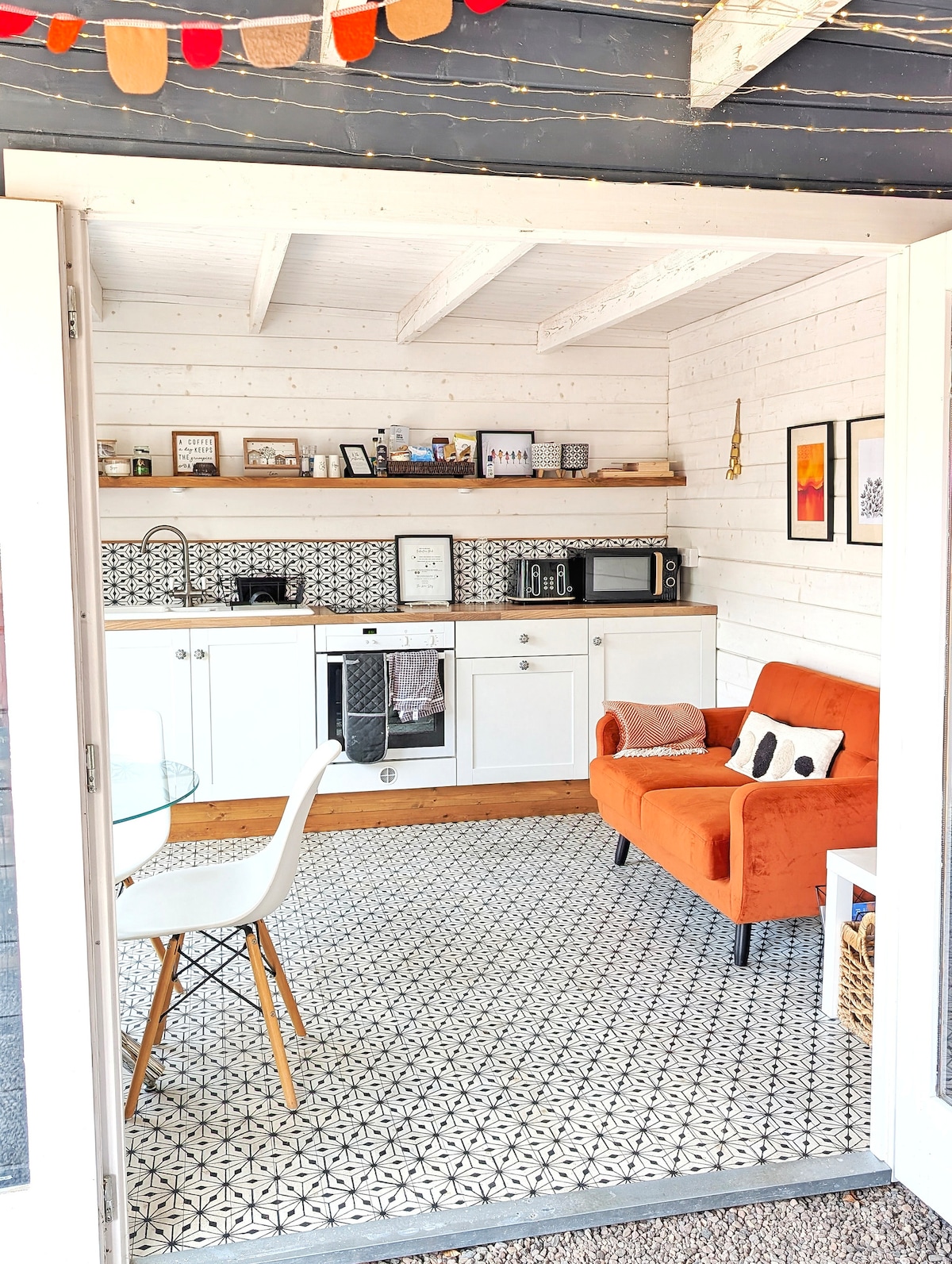 Charming Rural Suite with Outdoor Kitchen & Views