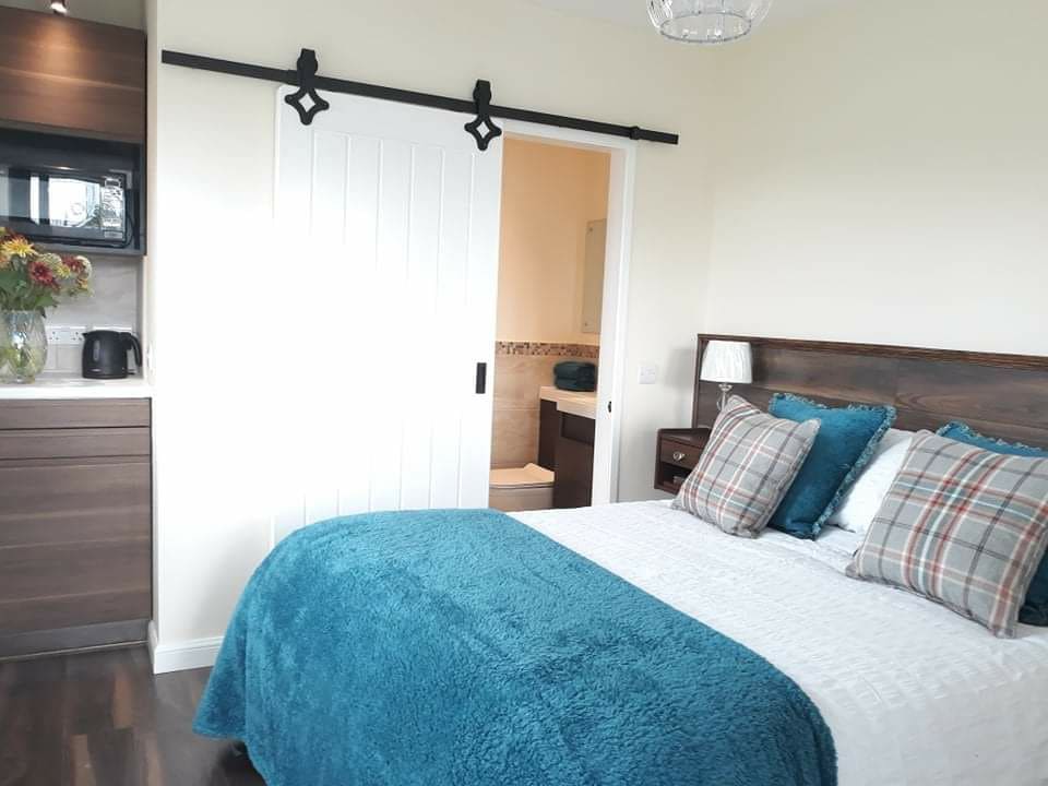 Rural Suite Perth & Kinross – Hot Tub & Kitchen