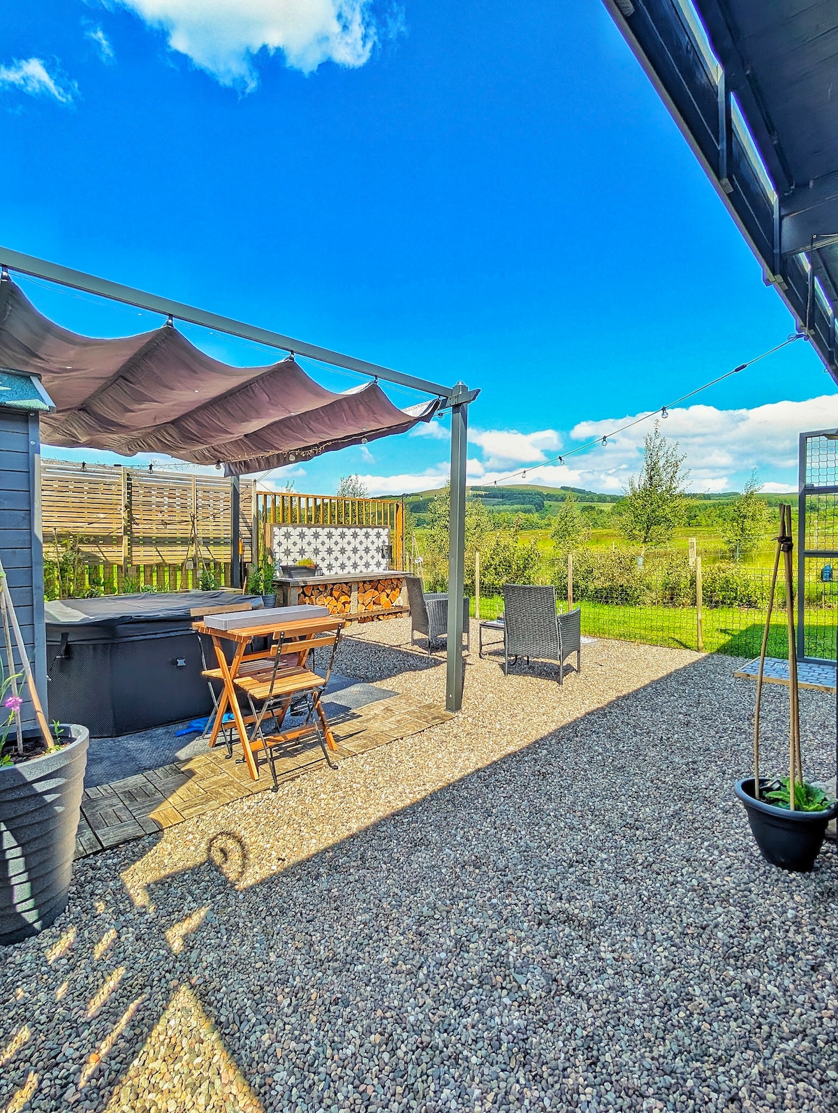 Rural Suite Perth & Kinross – Hot Tub & Kitchen
