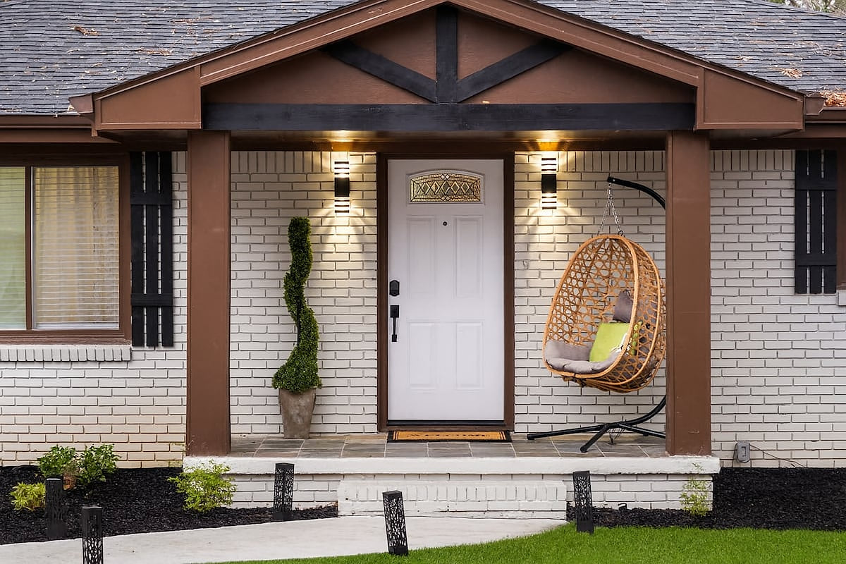 Your Stay Begins Here
Where every moment feels a little more special, starting right at the front door. It’s the perfect spot to sip your morning coffee, read a good book, or unwind after a day of exploring. This is your first taste of comfort.