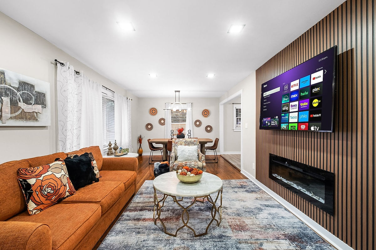 December Atlanta Stay | King Bed + Free Parking image 2 Ben Hill