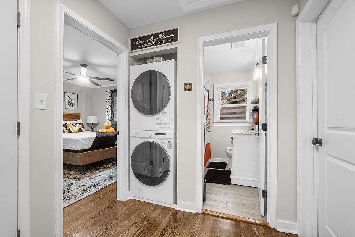 December Atlanta Stay | King Bed + Free Parking image 11