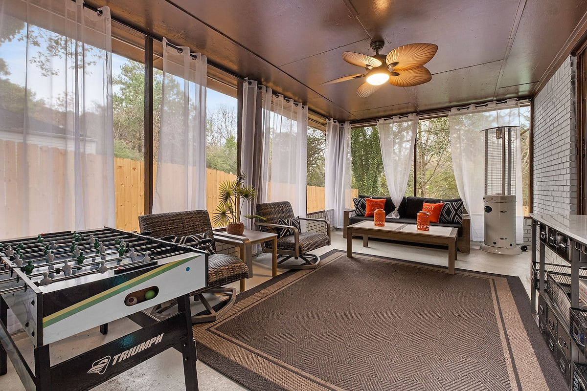 December Atlanta Stay | King Bed + Free Parking image 5 Ben Hill