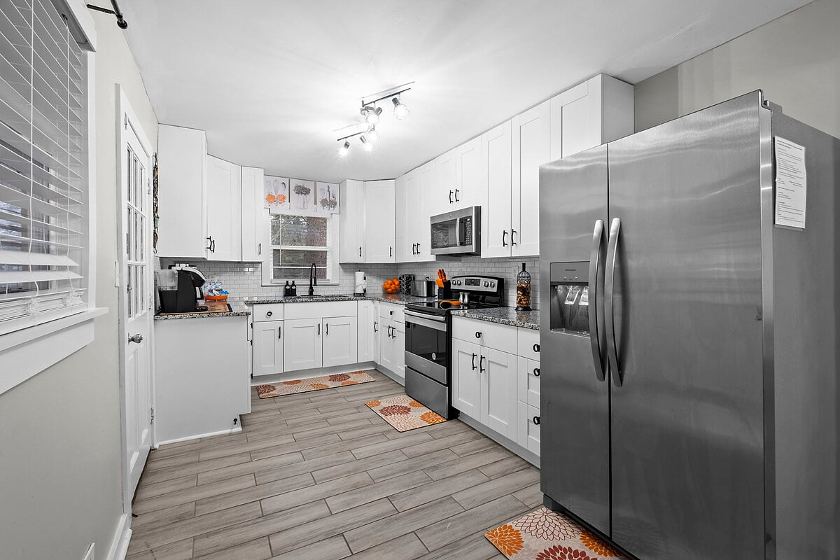 Kitchen Is Highly Equipped w/ : 

• Silverware
• Knives
• Cooking Utensils
• Mixing Bowls (Various Sizes)
• Pots & Pans w/ Lids 
• Keurig Machine 
• Coffee Bar 
• Can Opener
• Bottle Opener 
 
•Plastic Cups
• Mugs
•Wine Glasses 