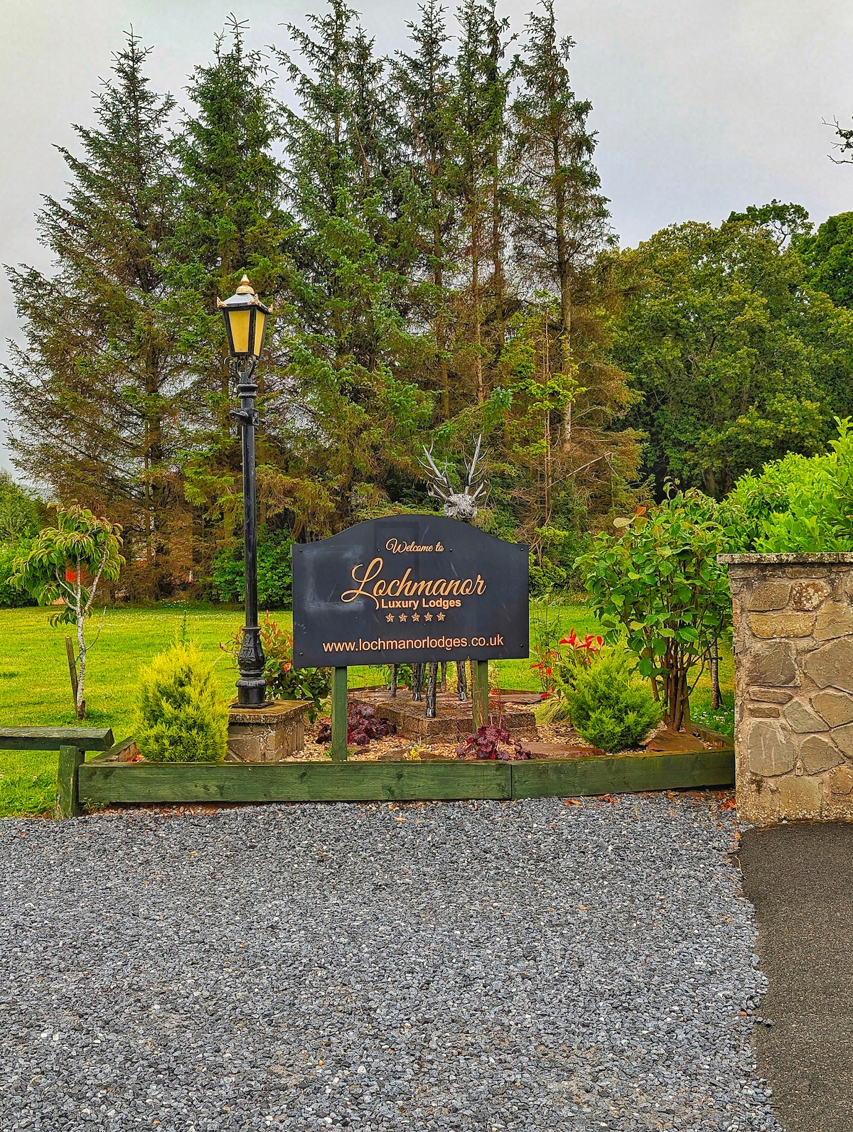 Lakeside Lodge Retreat + Roof Deck | - 6+ nights