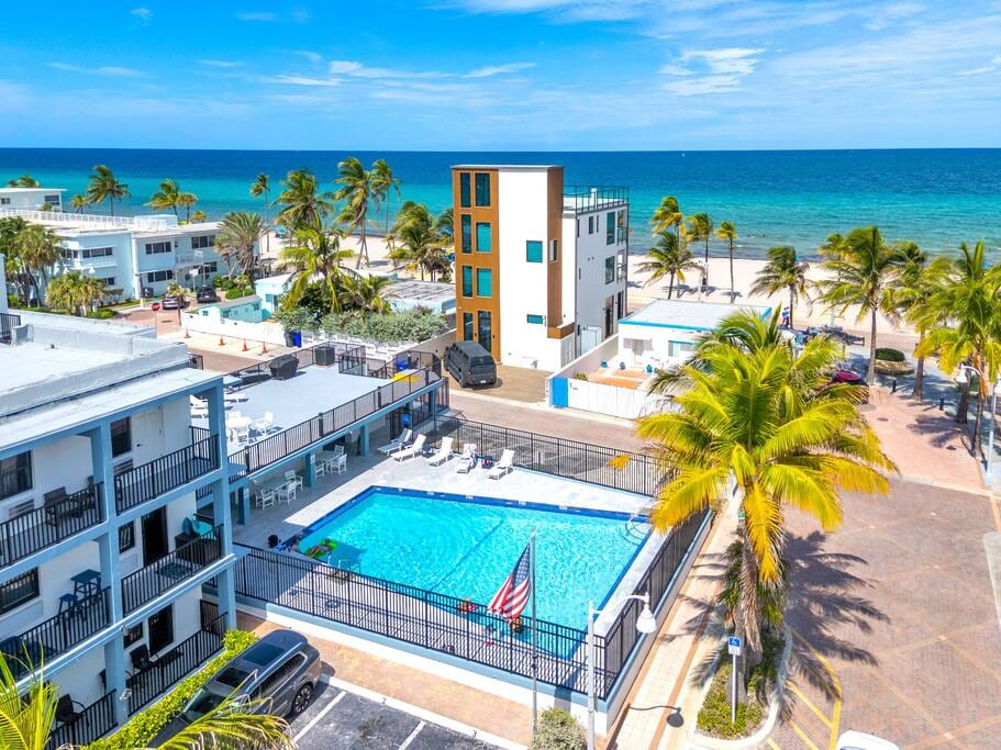 Amazing 1bed on Hollywood Beach Boardwalk W/ Pool - Hollywood
