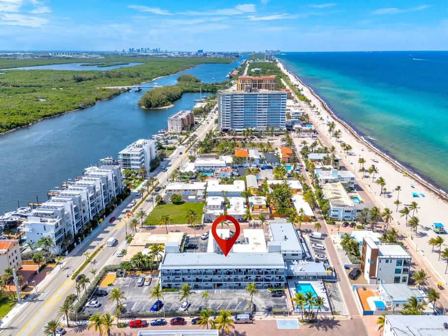 amazing-1bed-on-hollywood-beach-boardwalk-w-pool/