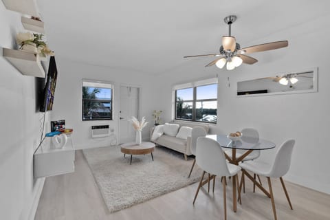 Amazing 1bed on Hollywood Beach Boardwalk W/ Pool