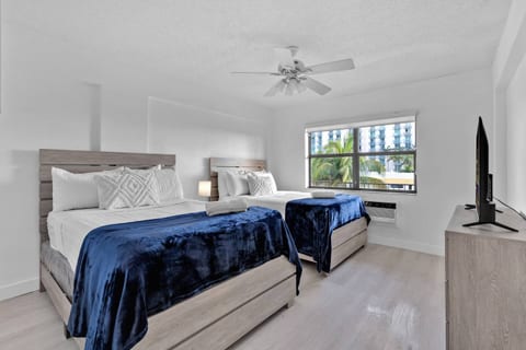 Amazing 1bed on Hollywood Beach Boardwalk W/ Pool
