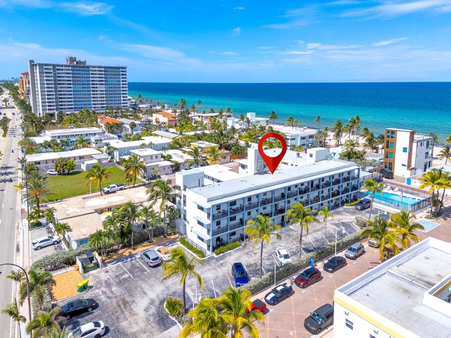 amazing-1bed-on-hollywood-beach-boardwalk-w-pool/