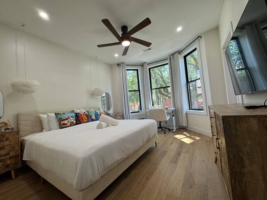 Sleek Avondale Condo | Spa Bath + Garage + Sass