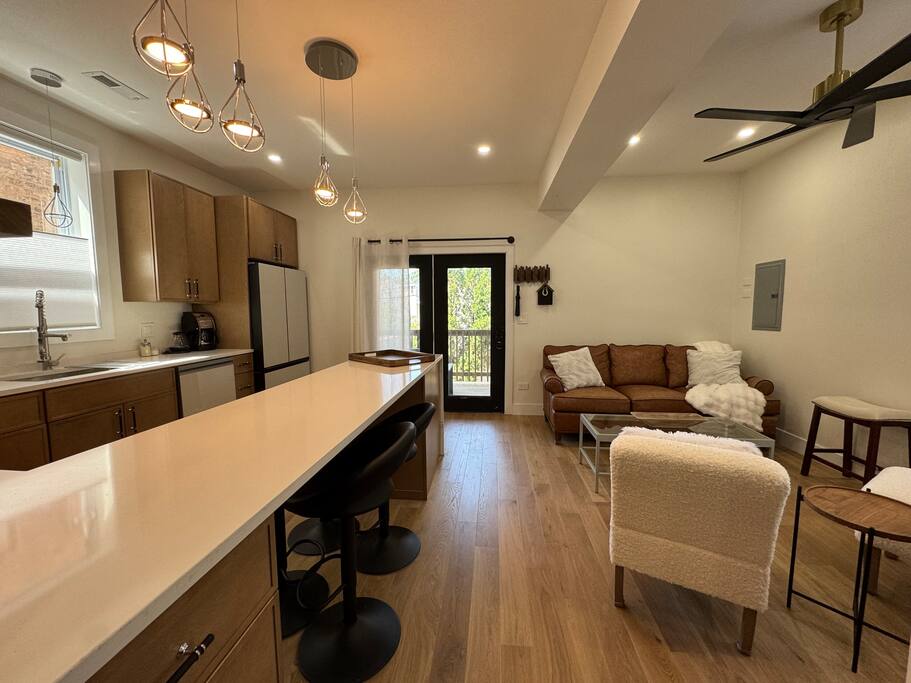 Sleek Avondale Condo | Spa Bath + Garage + Sass