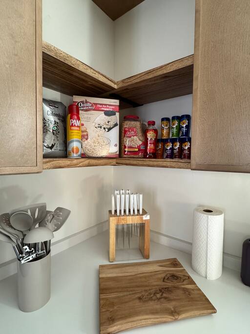 sleek-avondale-condo-or-spa-bath-+-garage-+-sass/