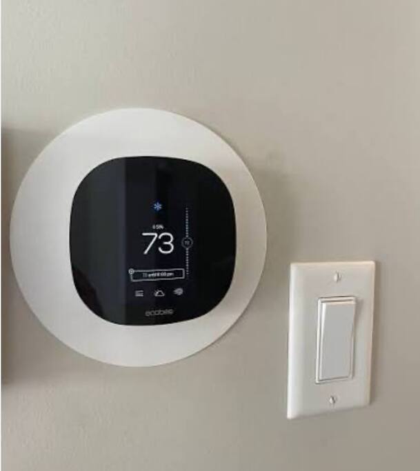 sleek-avondale-condo-or-spa-bath-+-garage-+-sass/