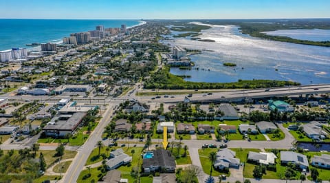 Daytona Paradise Oasis 2 Blocks from Beach