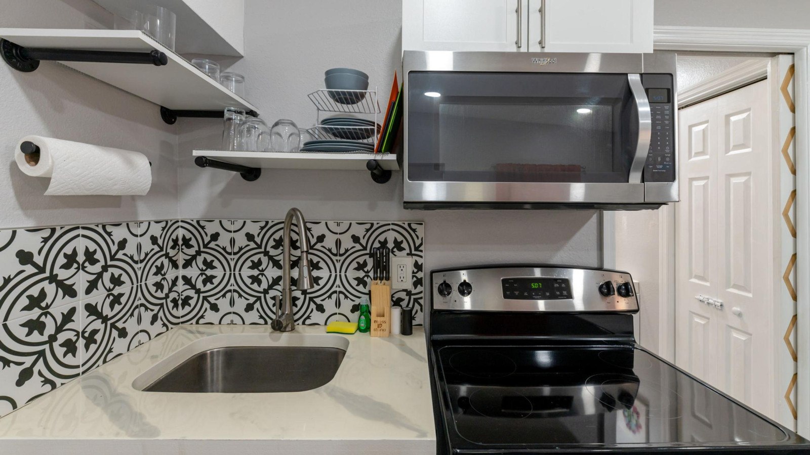 private-deck-*-pet-friendly-*-spacious-courtyard/