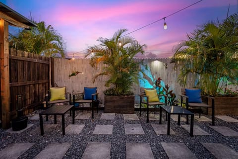 Common Area: 🌳 Spacious Outdoor w/ table and chairs