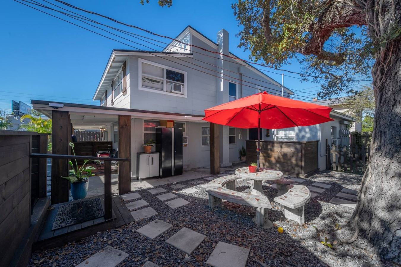 private-deck-*-pet-friendly-*-spacious-courtyard/