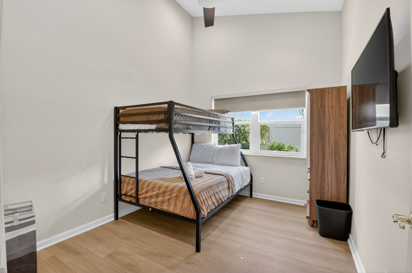 family-friendly-boca-gem:-4br3ba-w-pool-and-sauna/