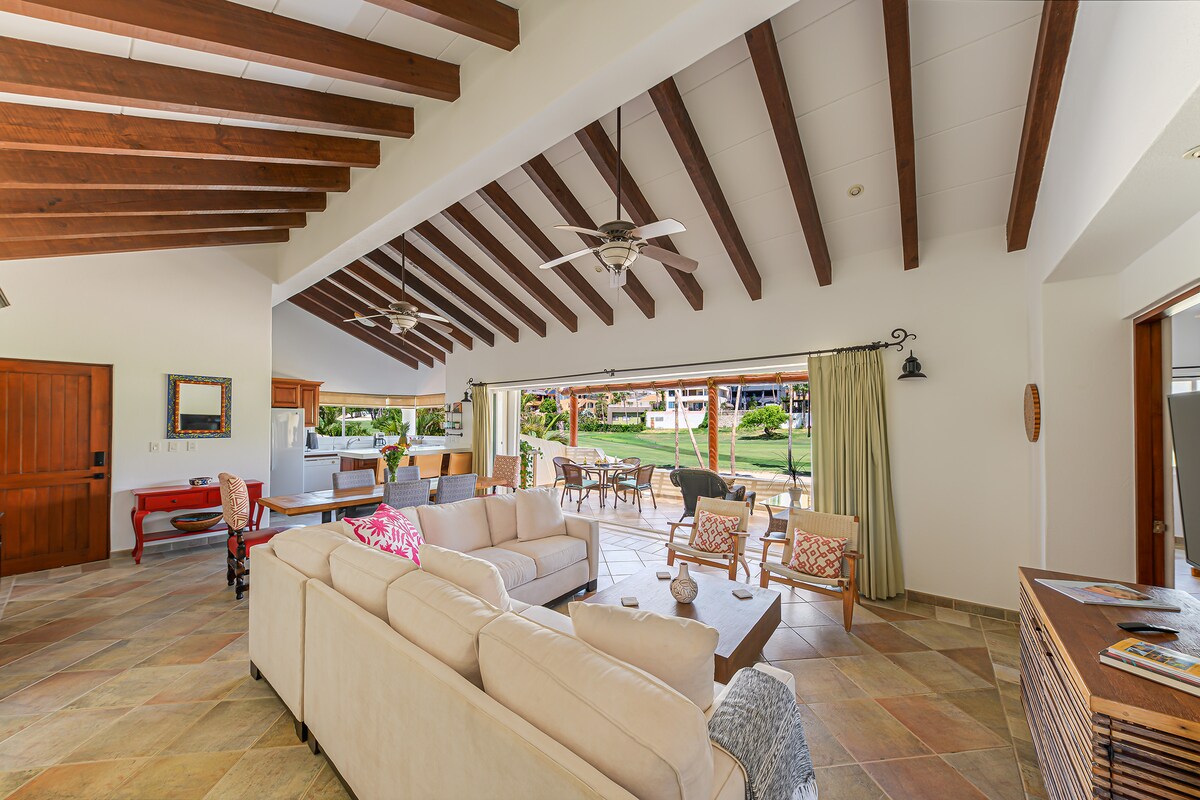 7th-night-free-golf-course-view-walk-to-beach/