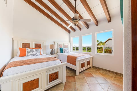 7th night free! Golf Course View + Walk To Beach