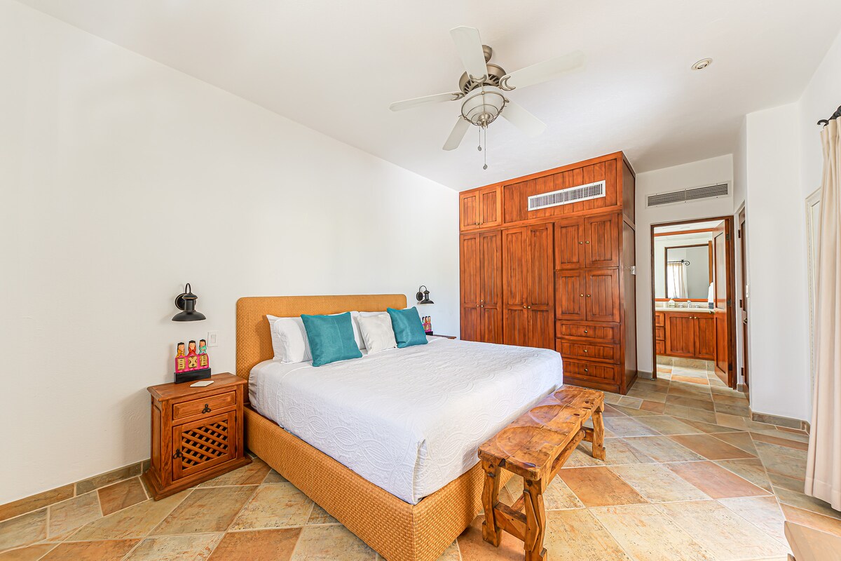 7th-night-free-golf-course-view-walk-to-beach/