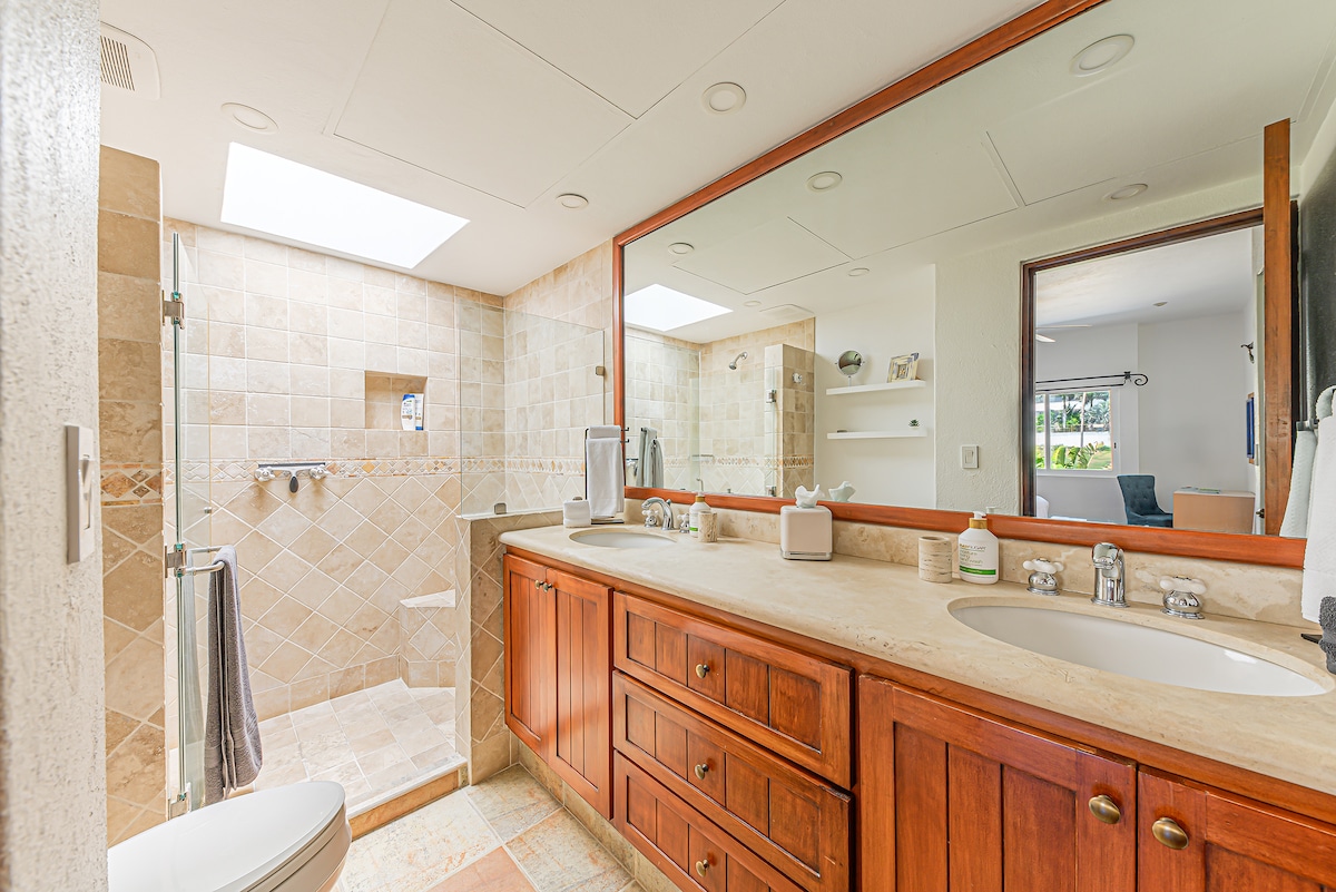 7th-night-free-golf-course-view-walk-to-beach/