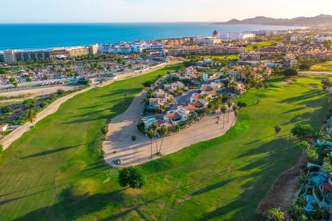 7th night free! Golf Course View + Walk To Beach