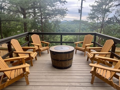 🥃 Whiskey Barrel | Rustic 3BR, Pet-Friendly Cabin in The Forge