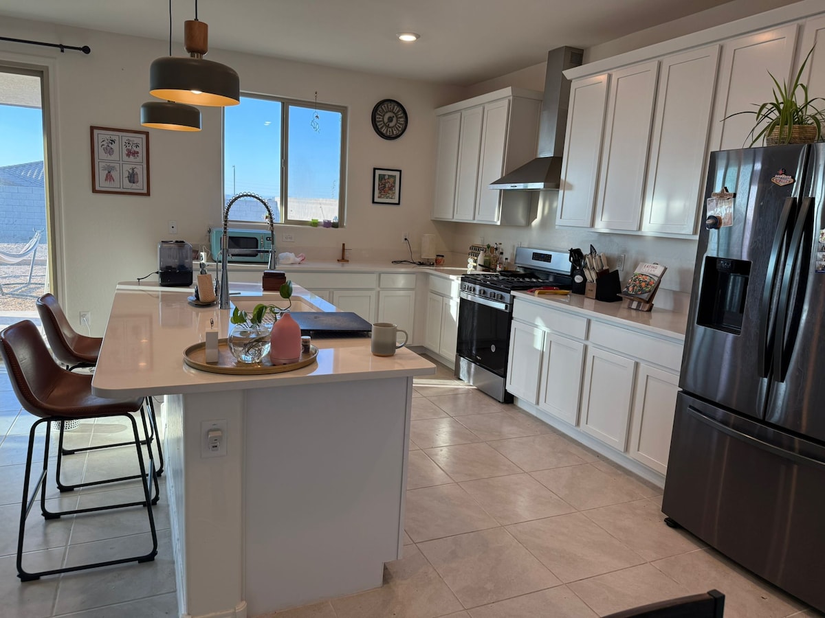 Breakfast Nook attached to Kitchen