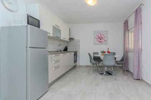 House Ella - Unit 376101-13
