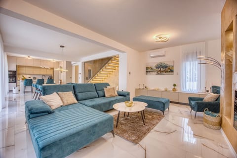 Villa Elena - Unit 376093-13