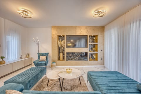 Villa Elena - Unit 376093-13