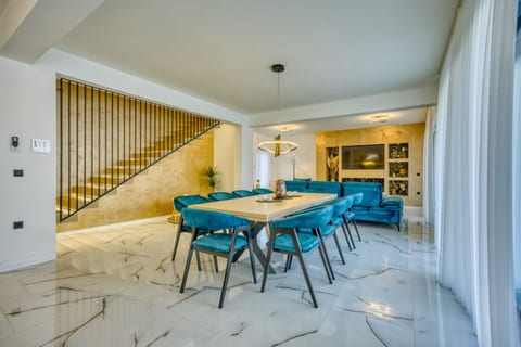 Villa Elena - Unit 376093-13
