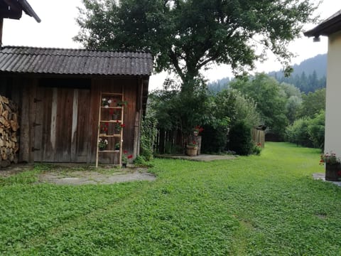 view of the gate in the yard
