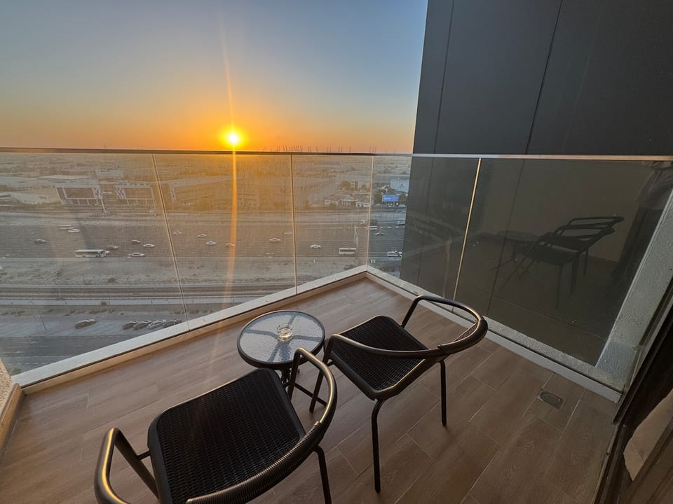 MetroHub Studio Dubai - Dubai