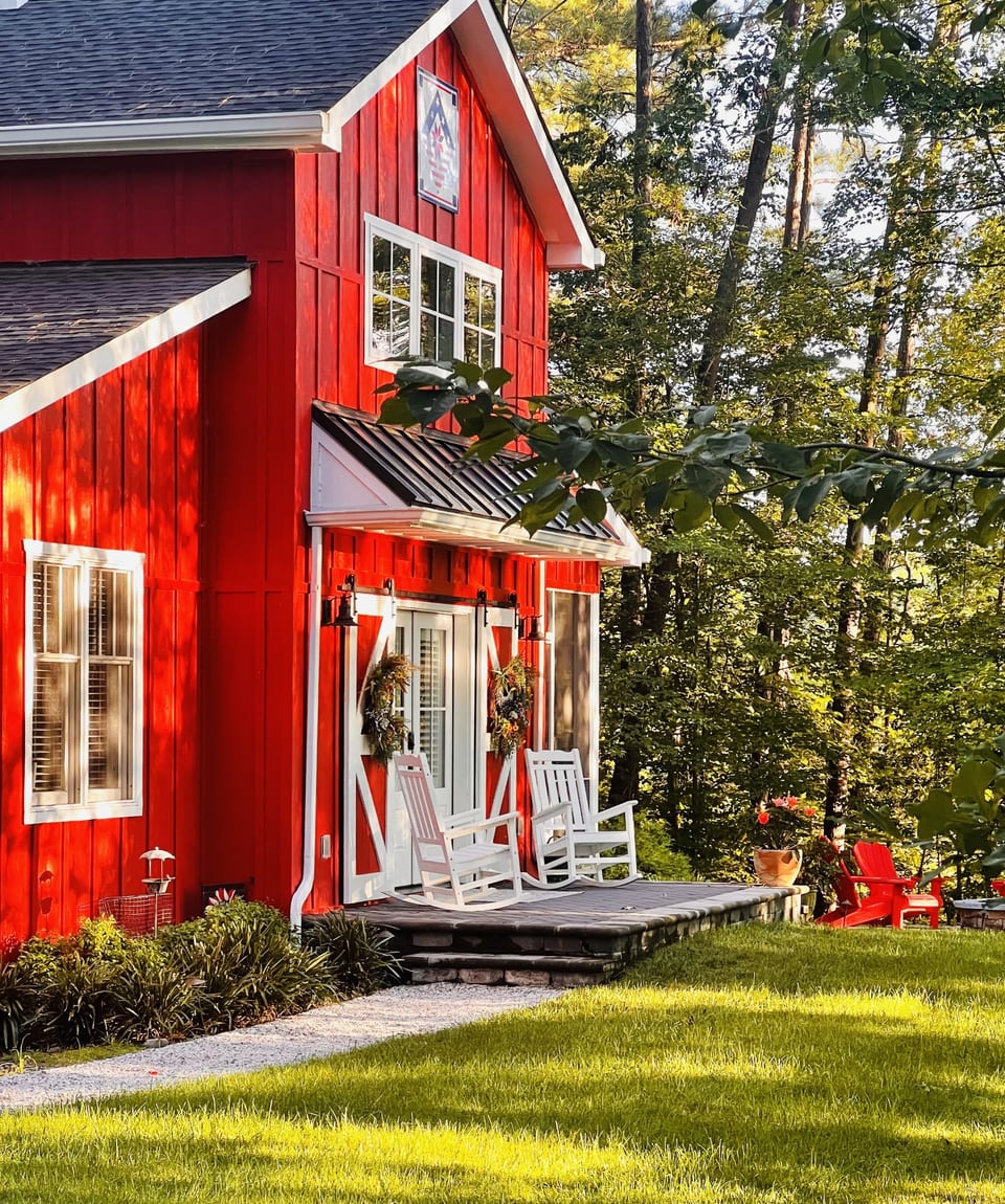 The Tiny Red Barn on The Reservoir-A Private Oasis - Lanexa