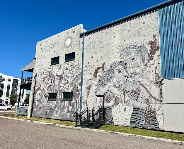 channel-side-down-town-tampa-ybor-home/