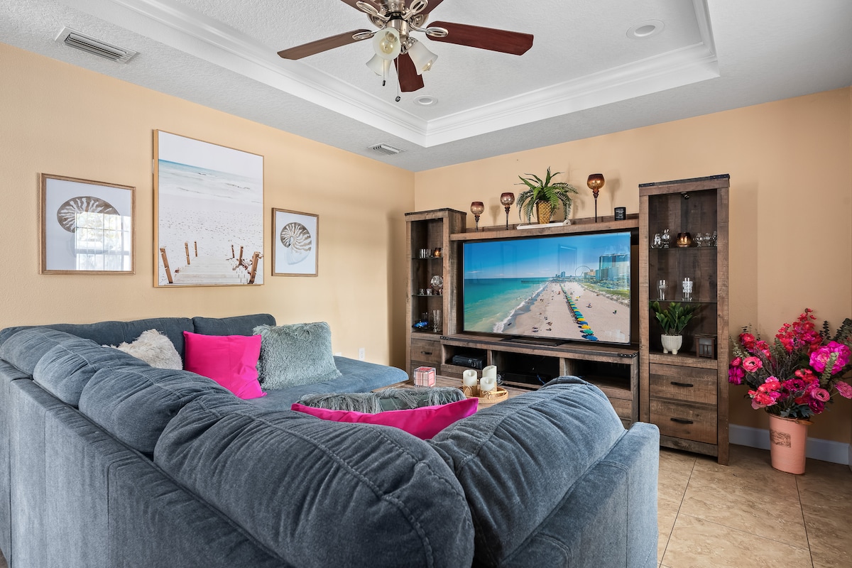 channel-side-down-town-tampa-ybor-home/